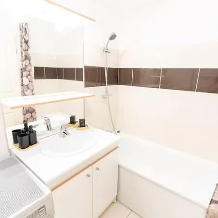 T2 De Standing Au Coeur De L Avenue De Champagne *