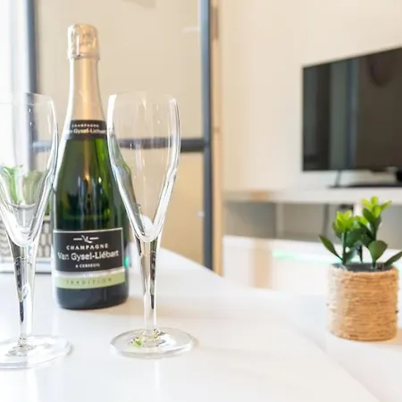 Lejlighed T2 De Standing Au Coeur De L Avenue De Champagne